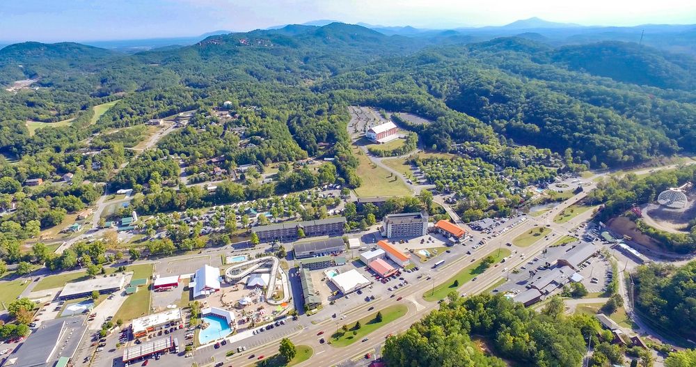4020 Parkway , Pigeon Forge, TN 37863
